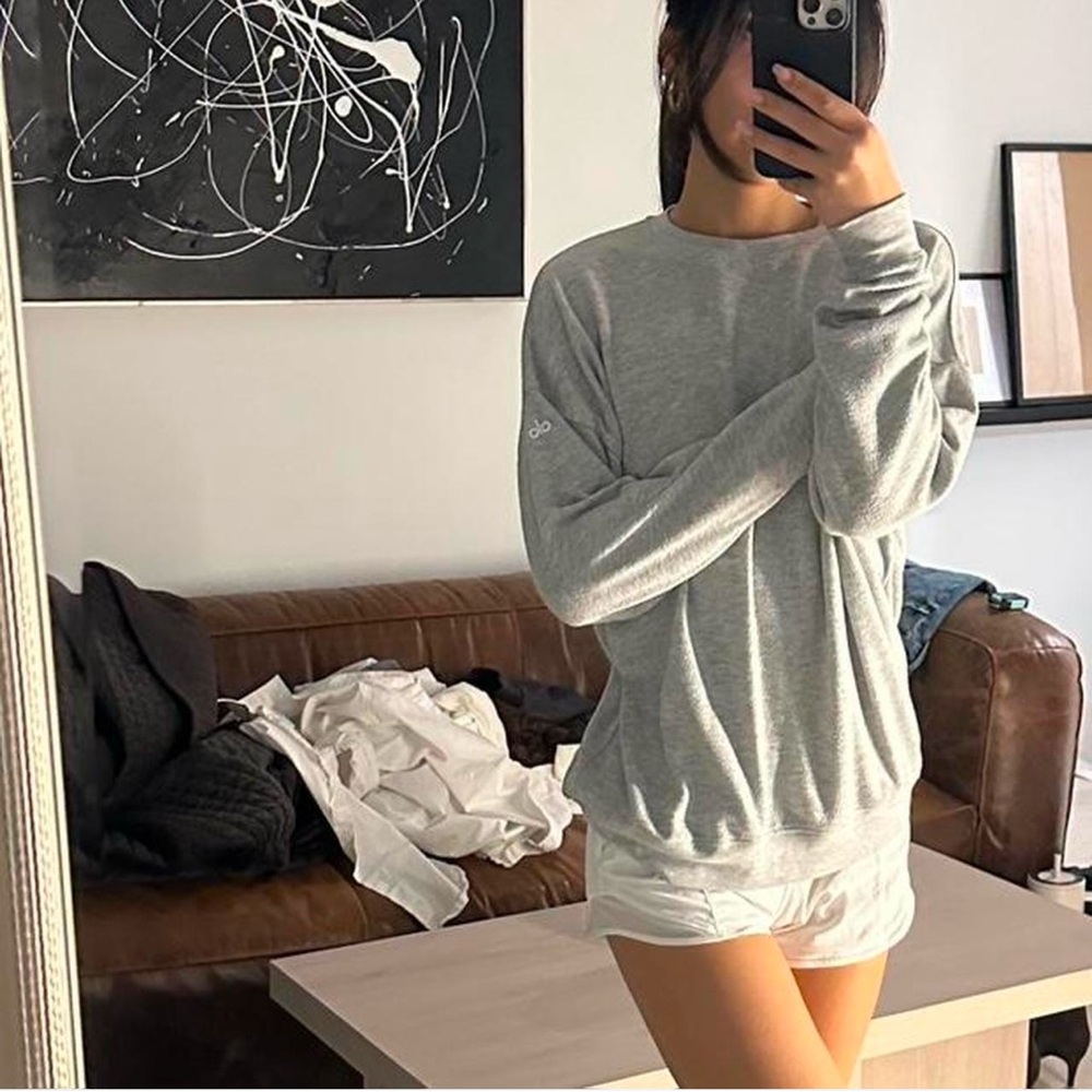 Alo Yoga Women's Grey Long Sleeve Sweatshirt